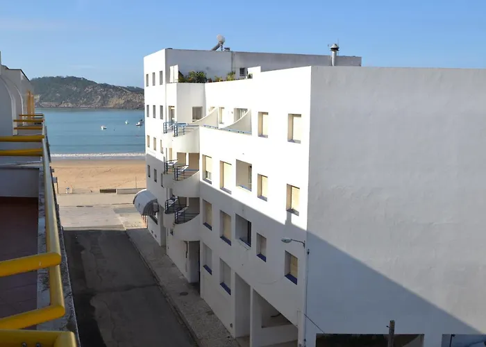 Eric- No Centro Da * São Martinho do Porto